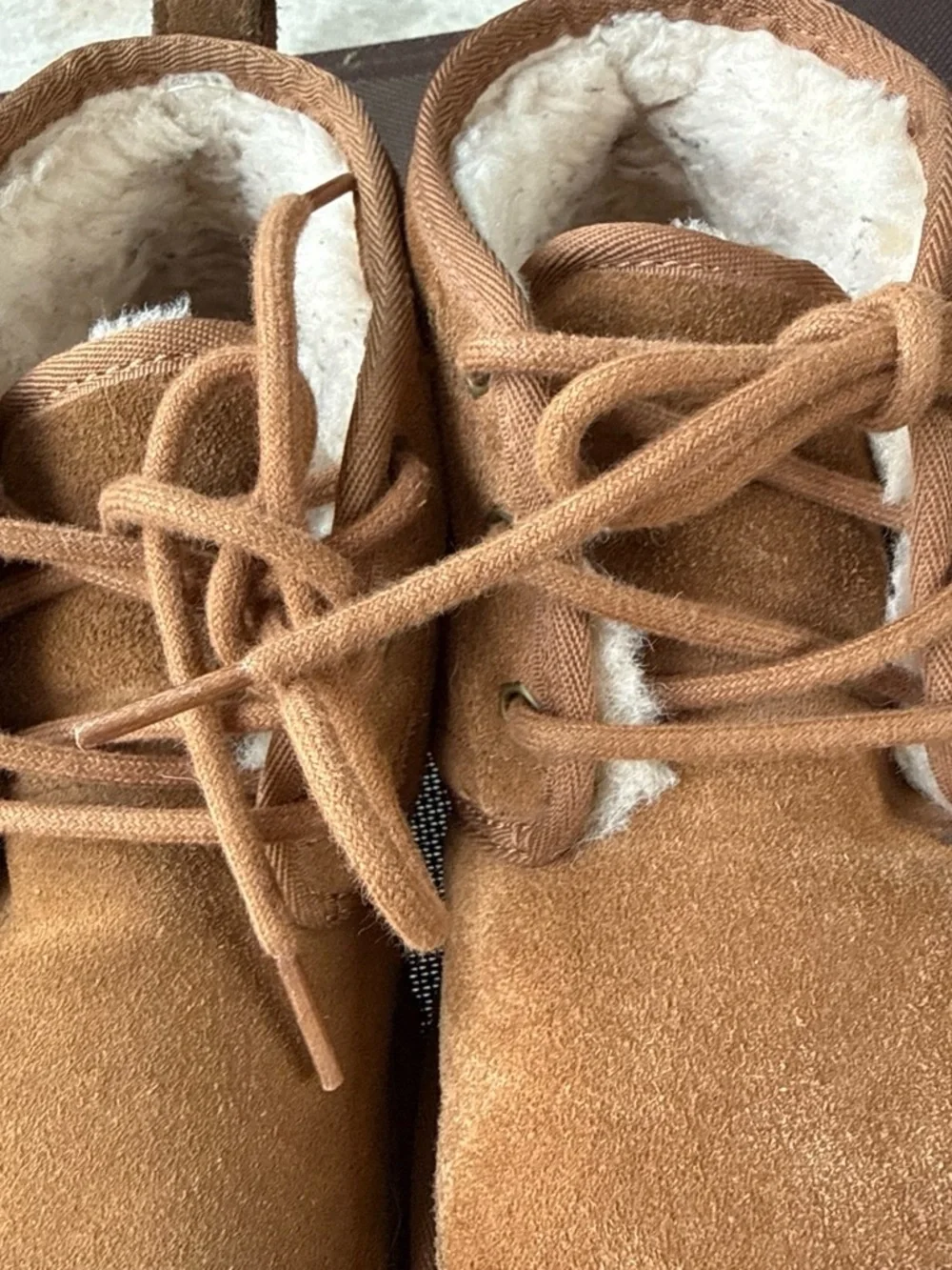 UGG Unisex Chukka Boots in Chestnut Brown with Shearling Lining